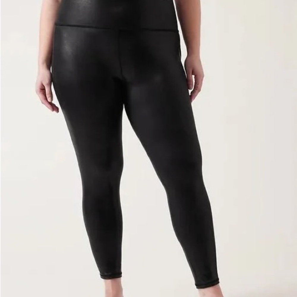 ATHLETA Salutation Stash Shine Tight Size XL BLACK NWT